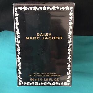 Marc Jacobs Daisy Black and Gold Eau de Toilette